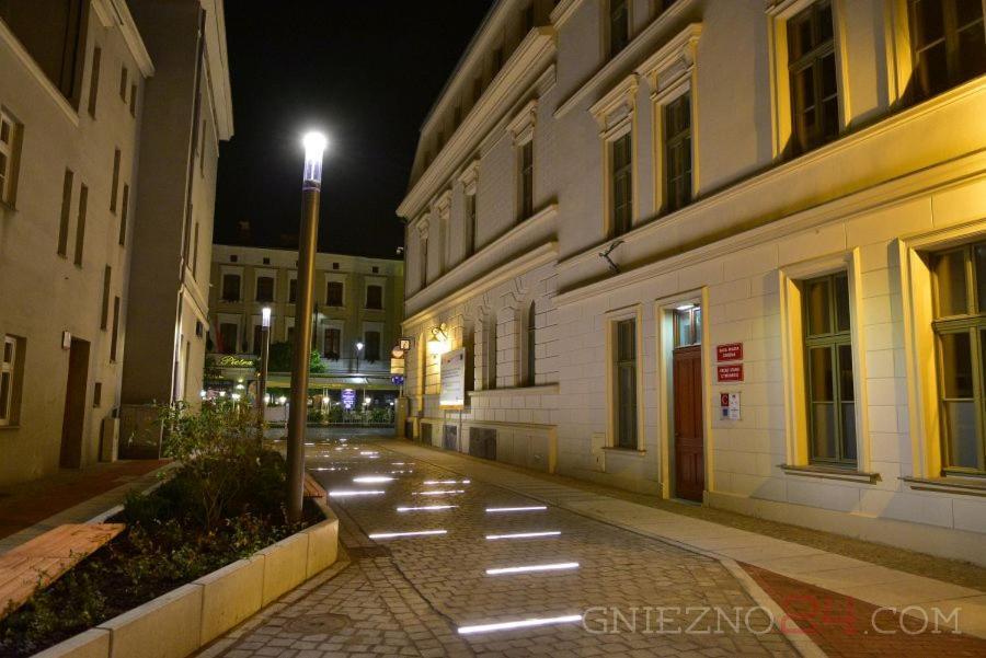 Marzec Apartamenty グニェズノ エクステリア 写真