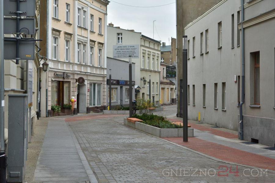 Marzec Apartamenty グニェズノ エクステリア 写真