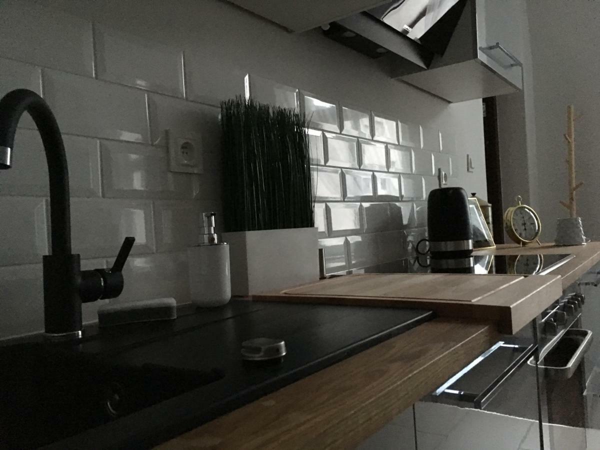 Marzec Apartamenty グニェズノ エクステリア 写真