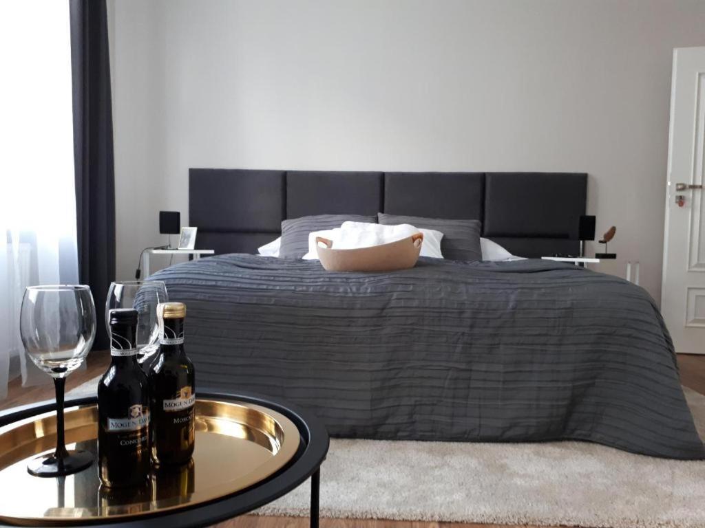 Marzec Apartamenty グニェズノ エクステリア 写真